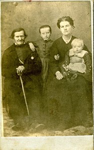 Mårten Jonasson med familj
