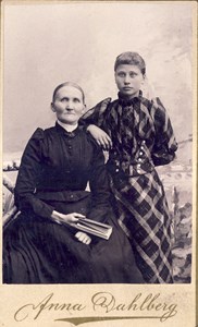 Severina Nilsdotter och dottern Anna, Askome 515 Rännebacken.