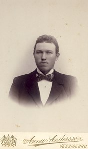 Albert Bramstång, Askome Jutagård 130.