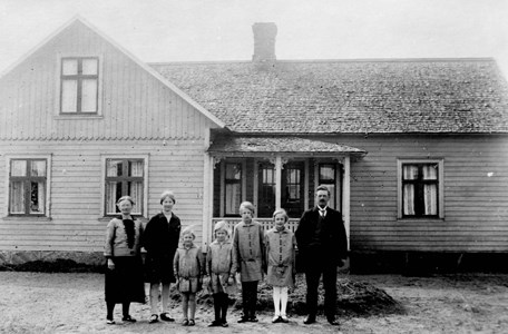 Johan och Sigrid Nilsson med familj, Nygård 124, Askome
