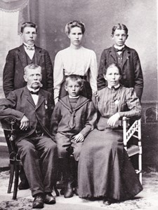 Familjen Anders Lindström vid Oppeby