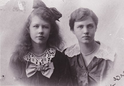 Marit och Brita Wrangel, Säby