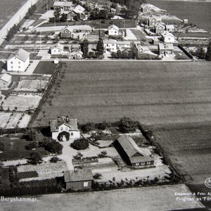 Flygbild från 1950-talet över Bergshammars samhälle.