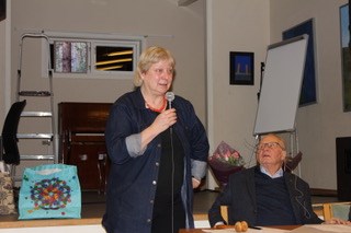 Sanna Granbeck, nyvald ordförande avslutade mötet. Till höger mötets ordförande Rolf Persson.
