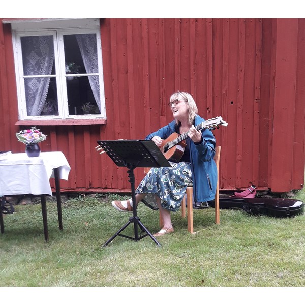 Elenor Ragnarsson sjunger