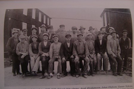 Arbetare vid fabriken år 1925-1930