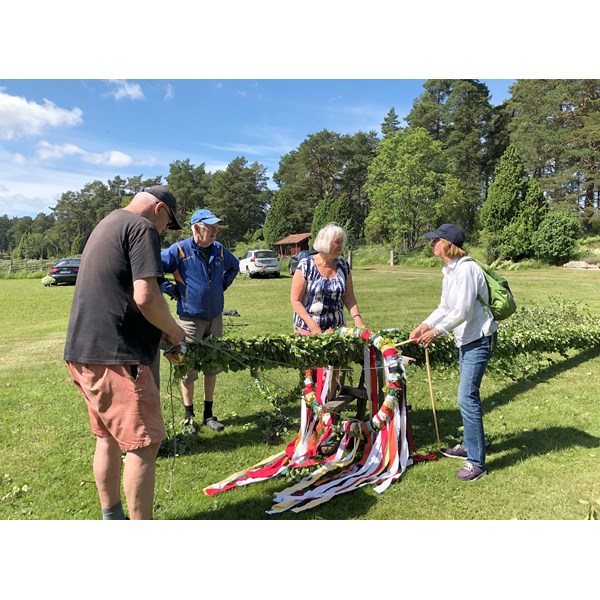 Förberedelser inför Midsommarafton