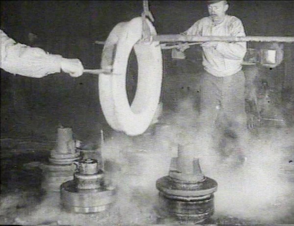 Surahammars bruk Svarvning av hjulring 1918