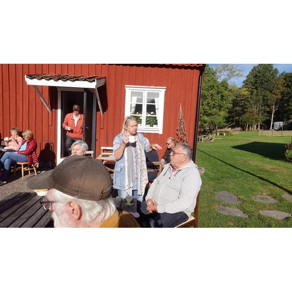 Fortsatt kaffeaus i sensommarvärmen