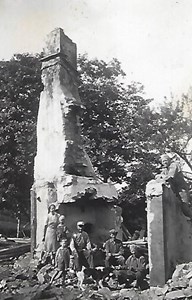 Åsen, bara skorstenen återstår av det gamla huset, 1948
