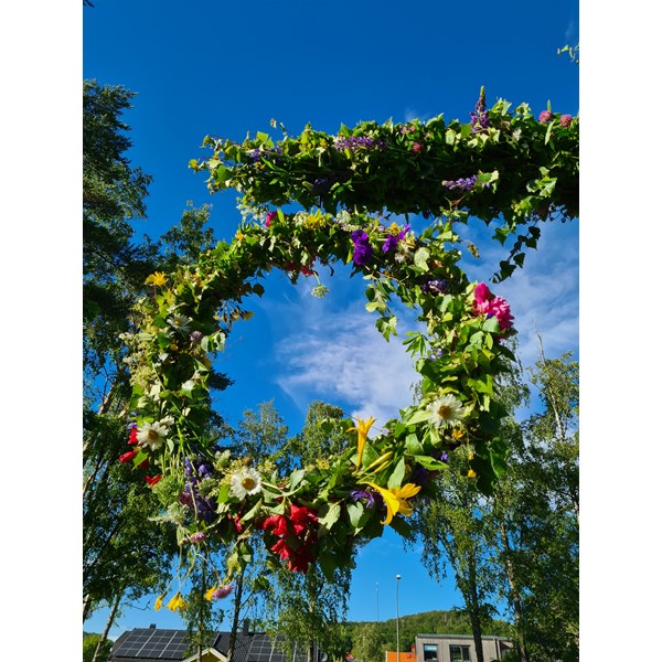 Krans till midsommarstång