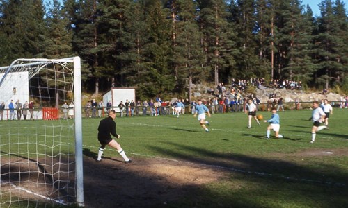 Skogsvallen: Fotboll i Sept 1967