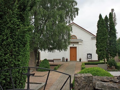 Riseberga kyrkogård, östra ingången