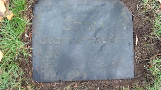 Gravsten över Stina från Svarvareboden i kv VI på Riseberga kyrkogård