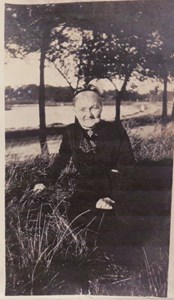 Anna född Rasmusson 1839 i Danmark