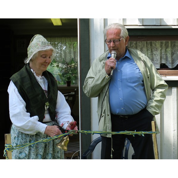 Gerd och Lennart inviger skolmuséet