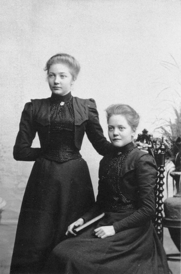 976010 Hilma och Ester.jpg