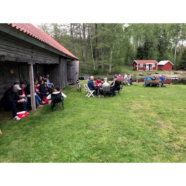 Kaffepaus vid Bogastugan och skunkladugården