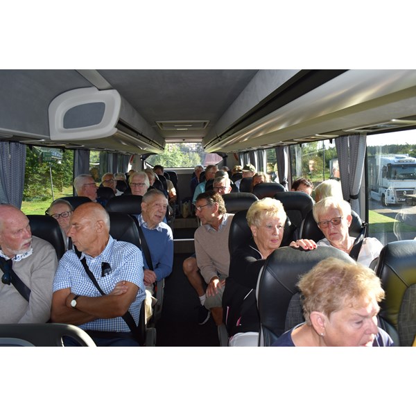 Bussen fylld av förväntansfulla resenärer