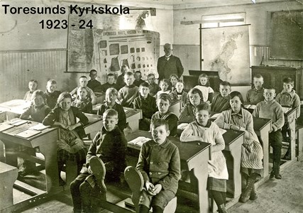 Läraren Johan Vilhelm Lagerström med sina elever