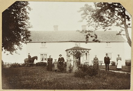 Helgagården 1/32 senare Solhaga. Bild från slutet av 1800-talet.