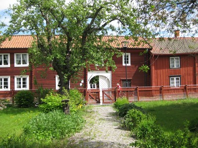 Bergströmska gården från Mormorstäppan, maj 2015