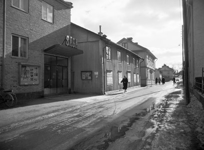 Gårdarna 35 (Sagabiografen), 34 och 33 på Storgatan, 1955
