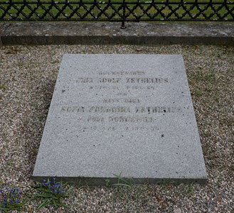 Adolf Zethelius gravsten på Torshälla äldsta kyrkogård