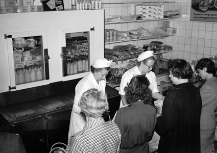 I mjölk- och brödbutiken på 1940-talet