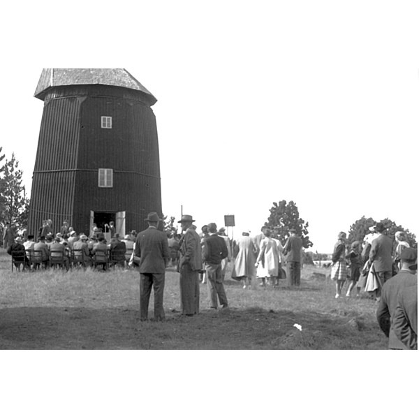 Väderkvarnen Ekeby by efter 1950, renovering inledd.